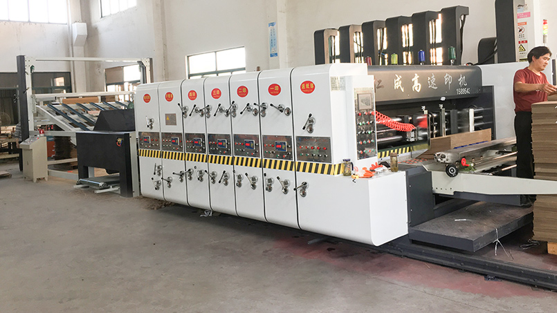 仁成紙箱印刷機印刷精度高，印刷色帶，小字網(wǎng)點效果好
